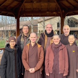 In mei 2024: zeven monniken en nonnen van Plum Village on tour